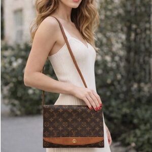 Authentic Louis Vuitton Vintage 1992 Monogram Pochette Bordeaux 24 • 2-Way Bag